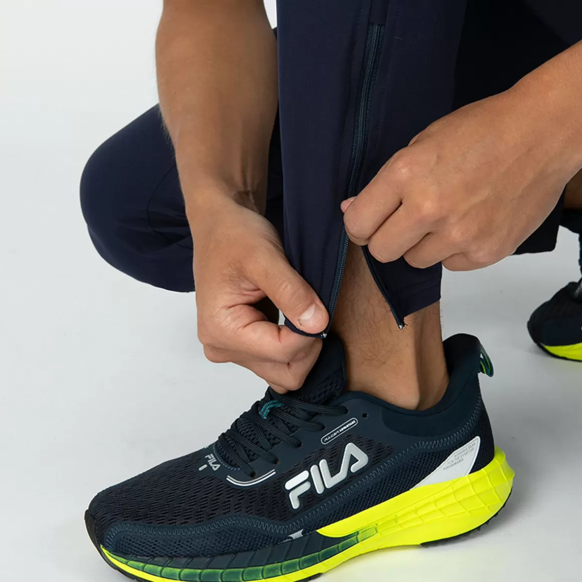 FILA Calça Esportiva Poliéster Masculina Slim Zip - * Academia e treino | Academia e treino