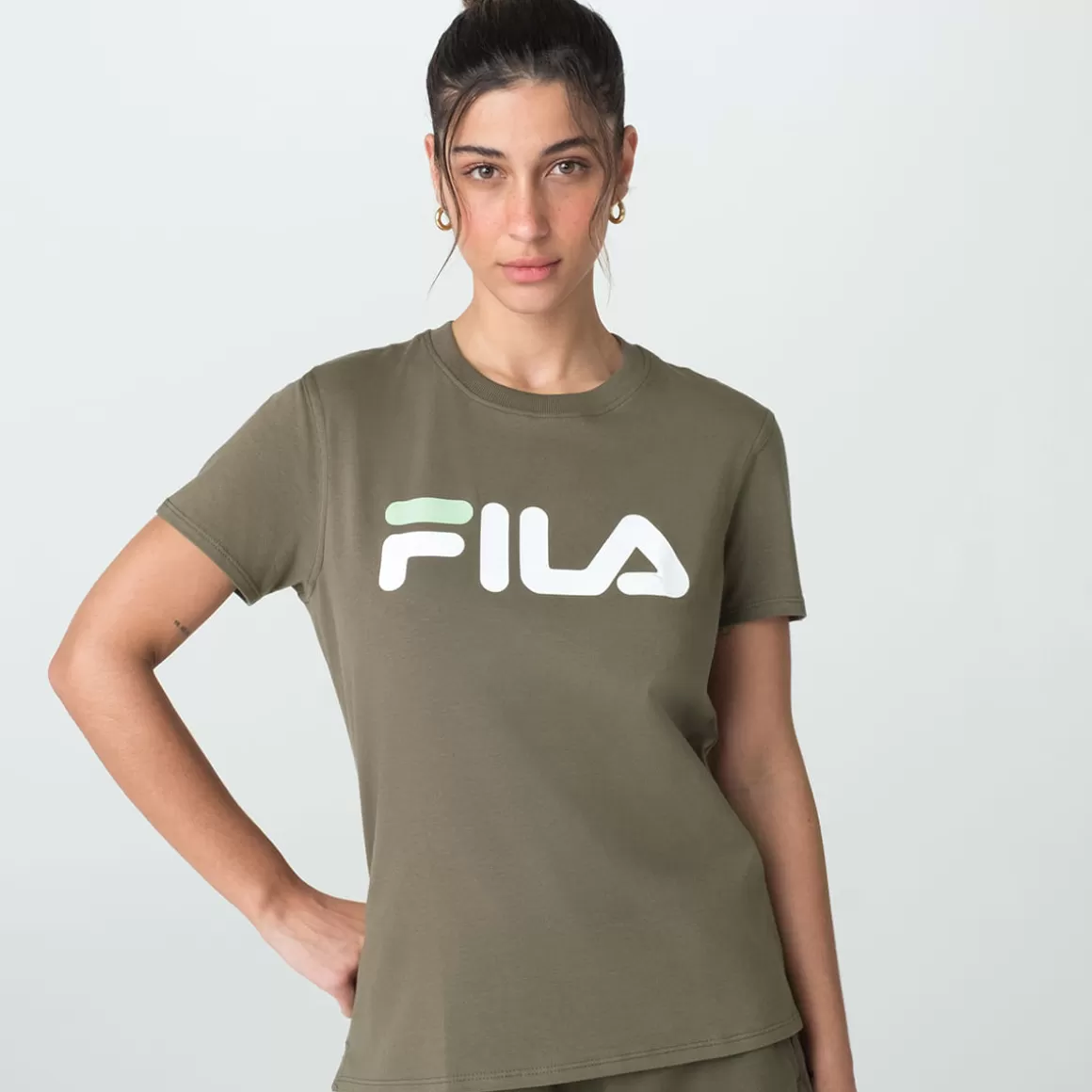 FILA Camiseta Casual Feminina Letter Premium II Verde Oliva - * Lifestyle | Blusas, camisetas e regatas