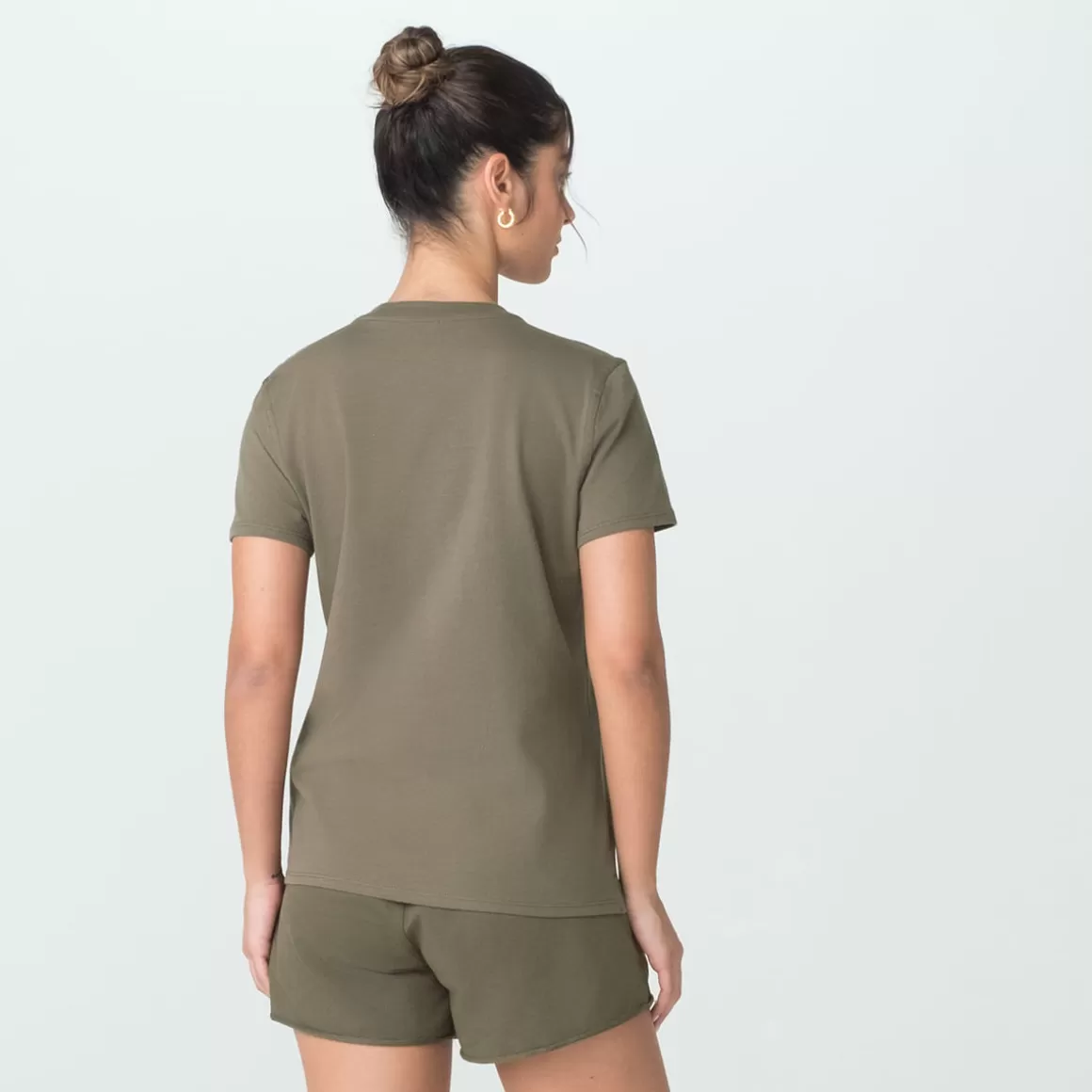 FILA Camiseta Casual Feminina Letter Premium II Verde Oliva - * Lifestyle | Blusas, camisetas e regatas