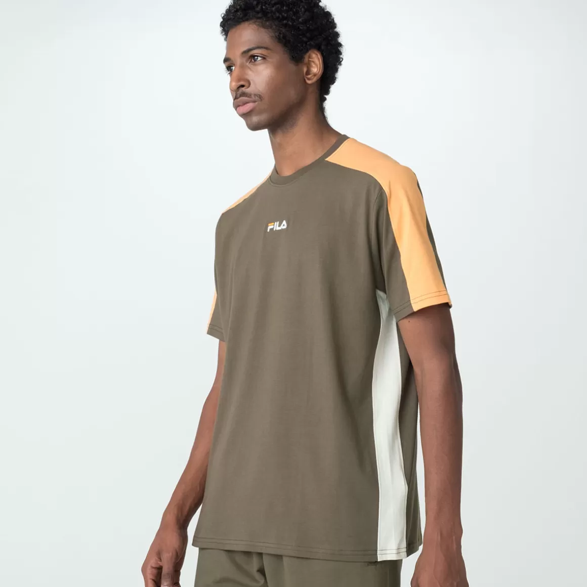 FILA Camiseta Color Block Letter Masculina - * Camisetas e regatas