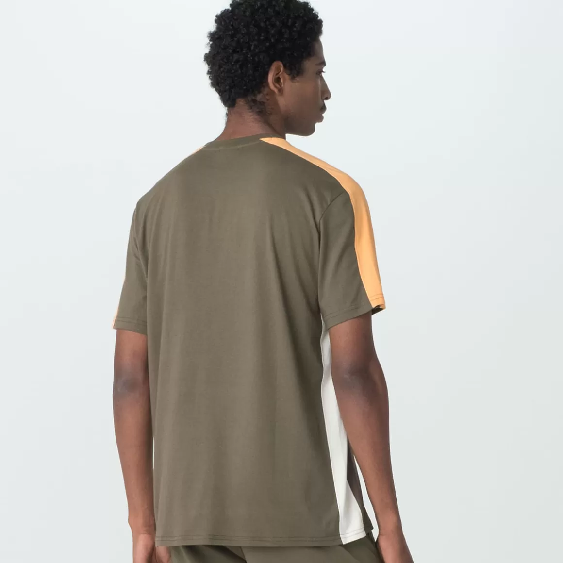 FILA Camiseta Color Block Letter Masculina - * Camisetas e regatas