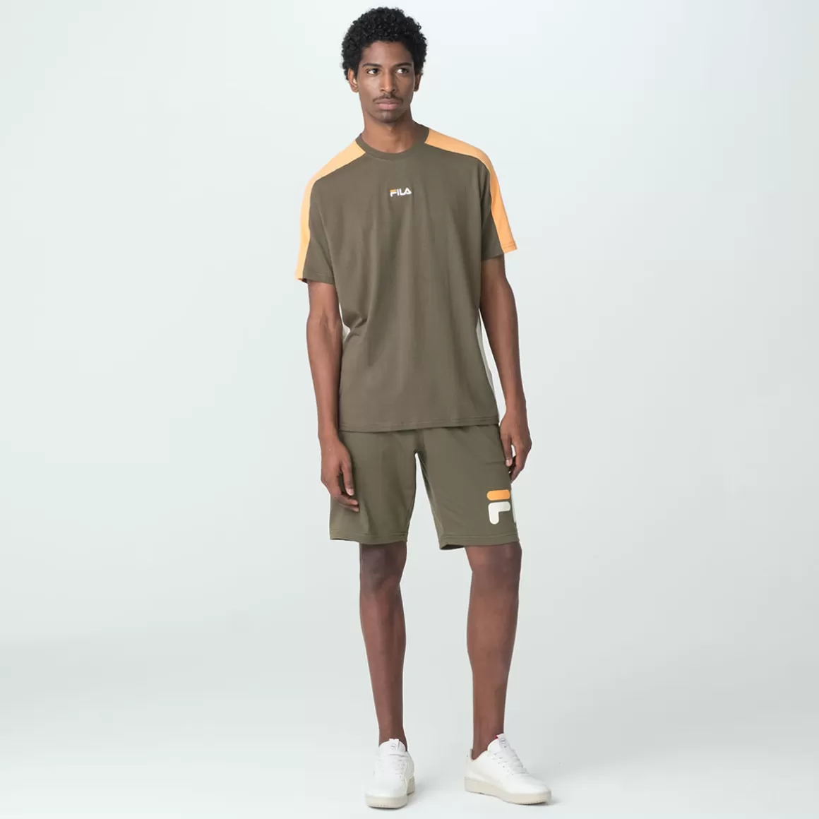 FILA Camiseta Color Block Letter Masculina - * Camisetas e regatas
