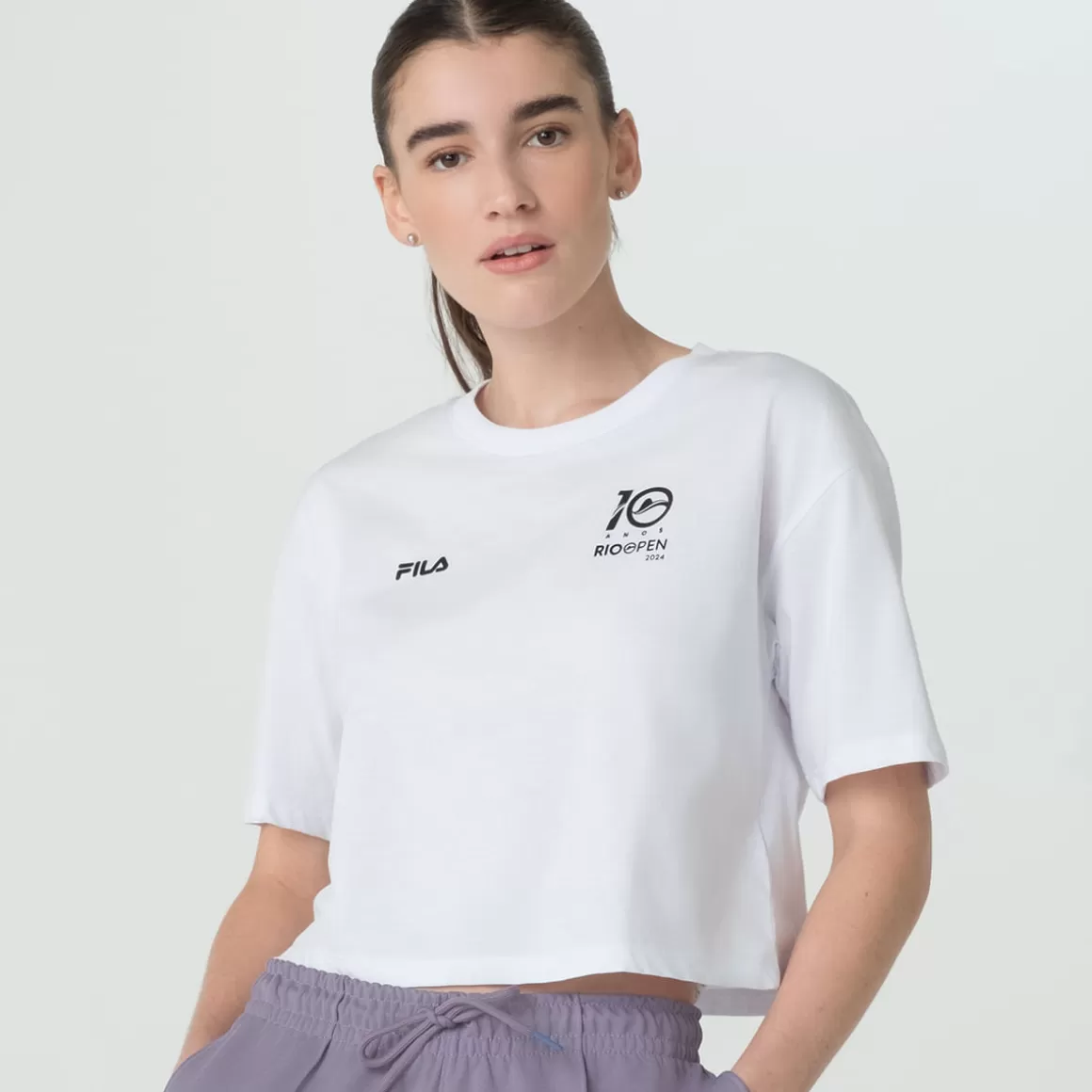 FILA Camiseta Selo Rio Open Feminina - * Blusas, camisetas e regatas