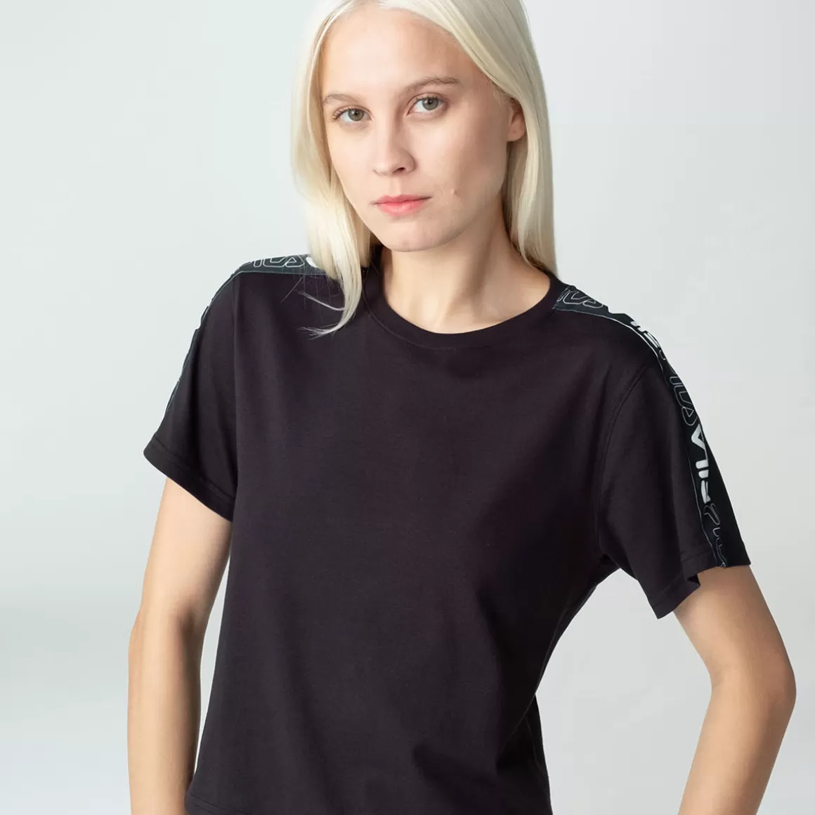 FILA Camiseta Streetwear Feminina Letter Tape Preta - * Lifestyle | Blusas, camisetas e regatas