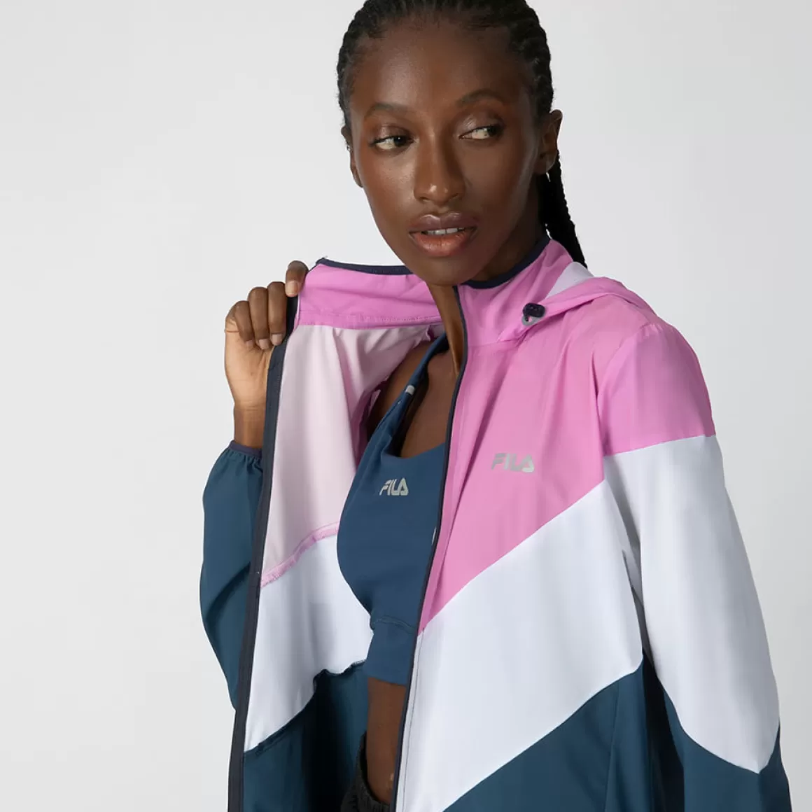 FILA Jaqueta Corta Vento Performance Feminino - * Respirabilidade | Caminhada e corrida