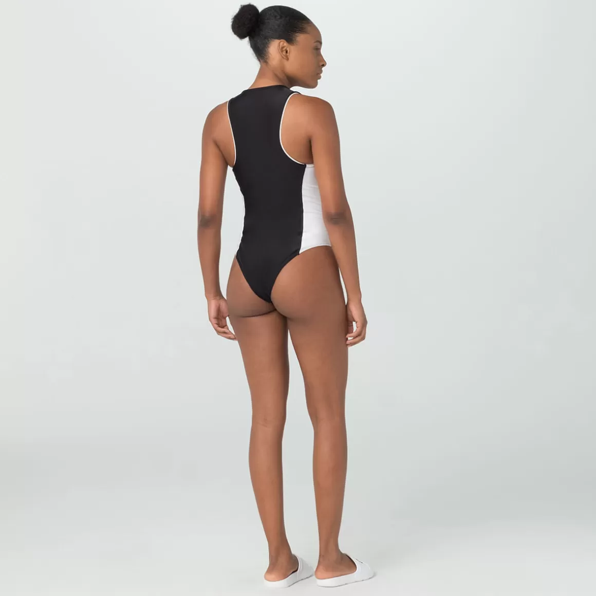 FILA Maiô Regata Essential Zip Water Sports Feminino - * Resistente à cloro | Roupas com Proteção UV