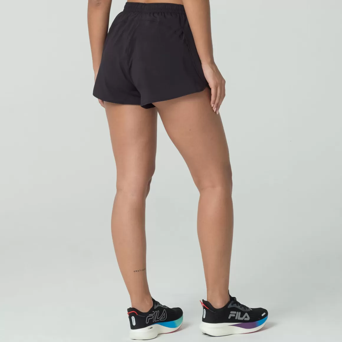 FILA Shorts Core Run Feminino - * Respirabilidade | Caminhada e corrida