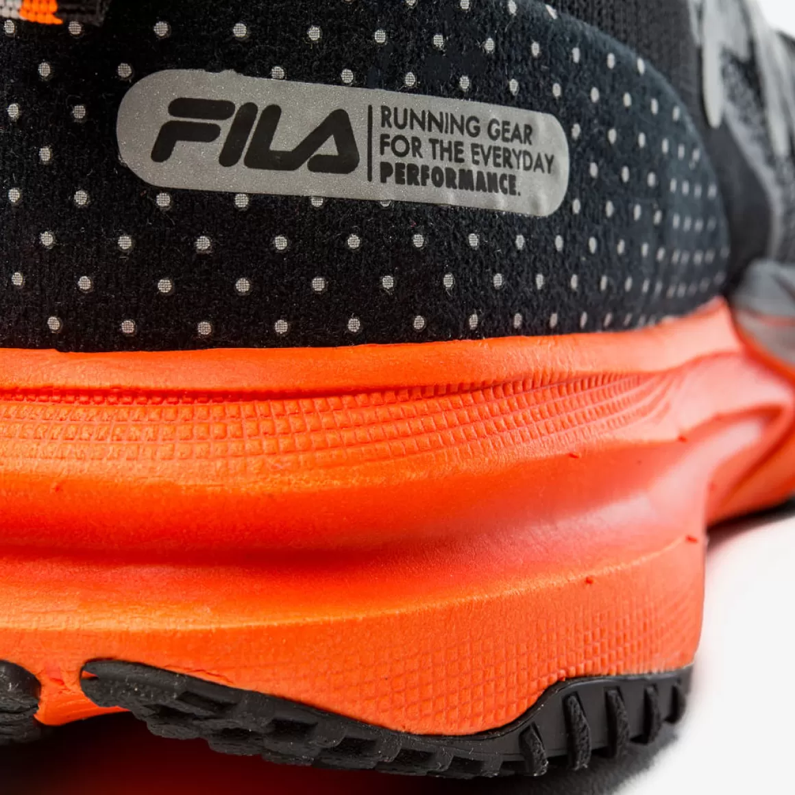 FILA Tênis Preto e Laranja de Corrida Masculino Racer T2 - * Até 21km | Até 10km
